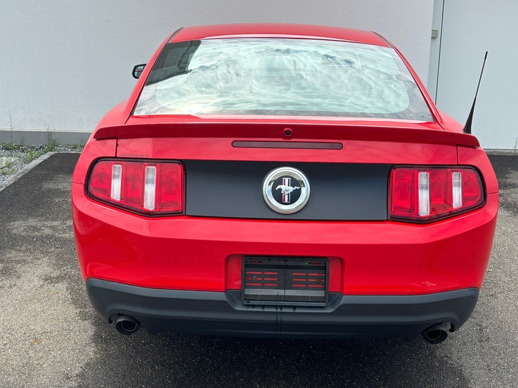 Ford Mustang 3.7 V6 - Leistungsstark & Stilecht FORD FORD Mustang 3.7 V6