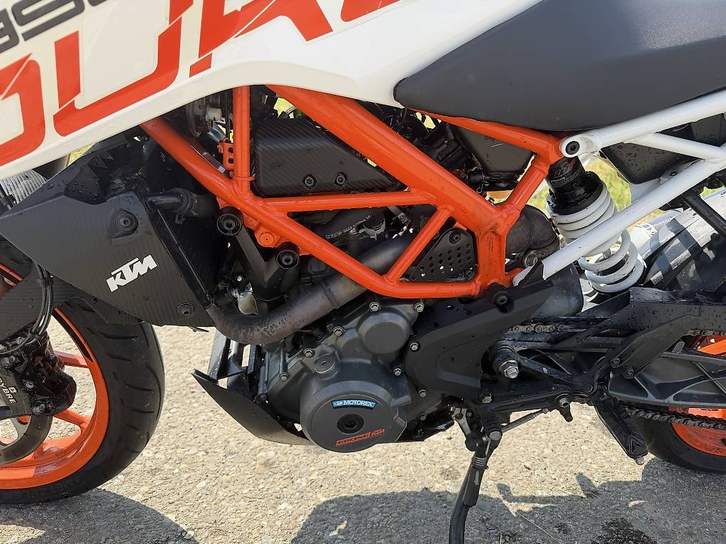 KTM 390 Duke ABS, Top Zustand, nur 22.000 km KTM KTM 390 Duke ABS