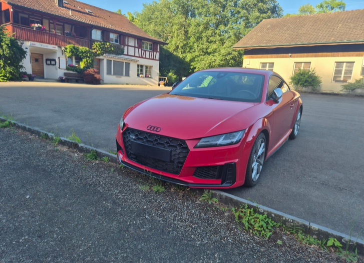 Audi TTS Coupé 2.0 TFSI quattro S-Tronic Audi TTS Coupé 2.0 TFSI quattro S-Tronic