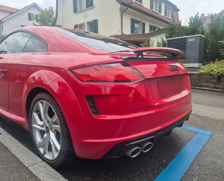 Sportlicher Audi TTS Coup 2.0 TFSI quattro Audi Audi TTS Coupé 2.0 TFSI quattro S-Tronic
