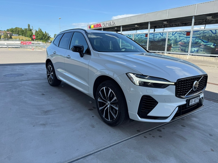 Volvo XC60 T8 TE eAWD - High-Tech SUV in Top Zustand Volvo Volvo XC60 2.0 T8 TE Ultimate Dark eAWD