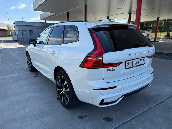 Volvo XC60 T8 TE eAWD - High-Tech SUV in Top Zustand Volvo Volvo XC60 2.0 T8 TE Ultimate Dark eAWD
