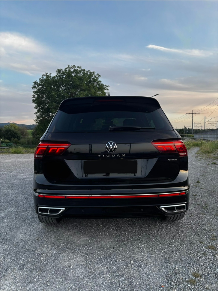 VW Tiguan 2.0 TSI R-Line DSG in Top-Zustand VW VW Tiguan 2.0 TSI R-Line DSG