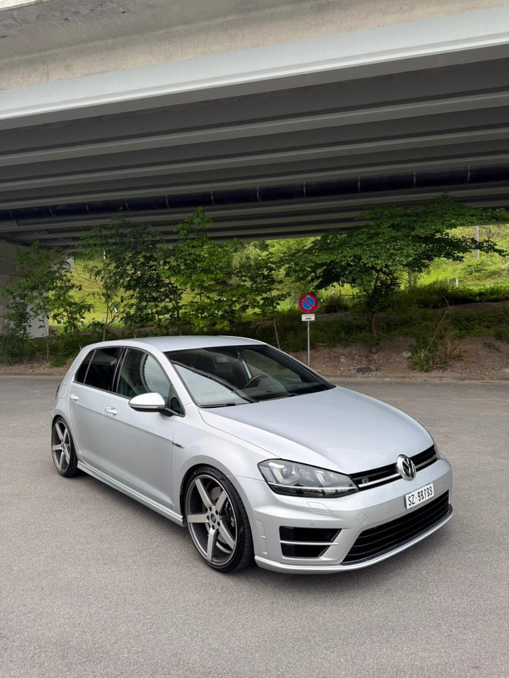 VW Golf VII 2.0 TSI R DSG 4motion VW Golf VII 2.0 TSI R DSG 4motion