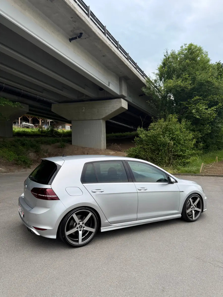 VW Golf VII 2.0 TSI R DSG 4motion zu verkaufen VW VW Golf VII 2.0 TSI R DSG 4motion