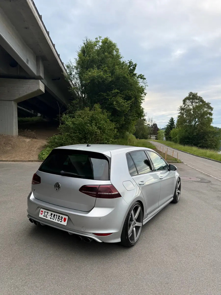 VW Golf VII 2.0 TSI R DSG 4motion zu verkaufen VW VW Golf VII 2.0 TSI R DSG 4motion
