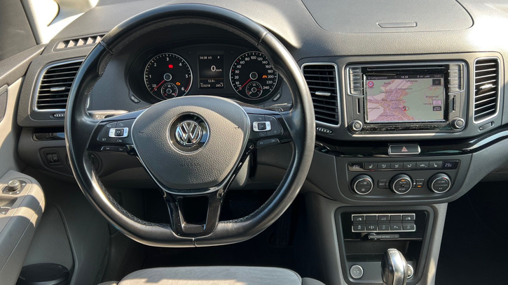 VW Sharan 2.0 TDI Highline â Maximaler Komfort VW VW Sharan 2.0 TDI SCR Highline DSG 4m