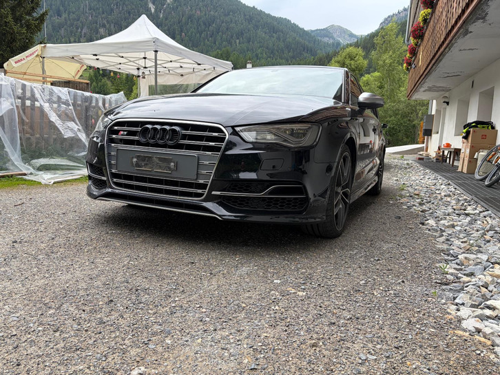 Audi S3 Limousine 2.0 T FSI quattro S-Tronic Audi S3 Limousine 2.0 T FSI quattro S-Tronic