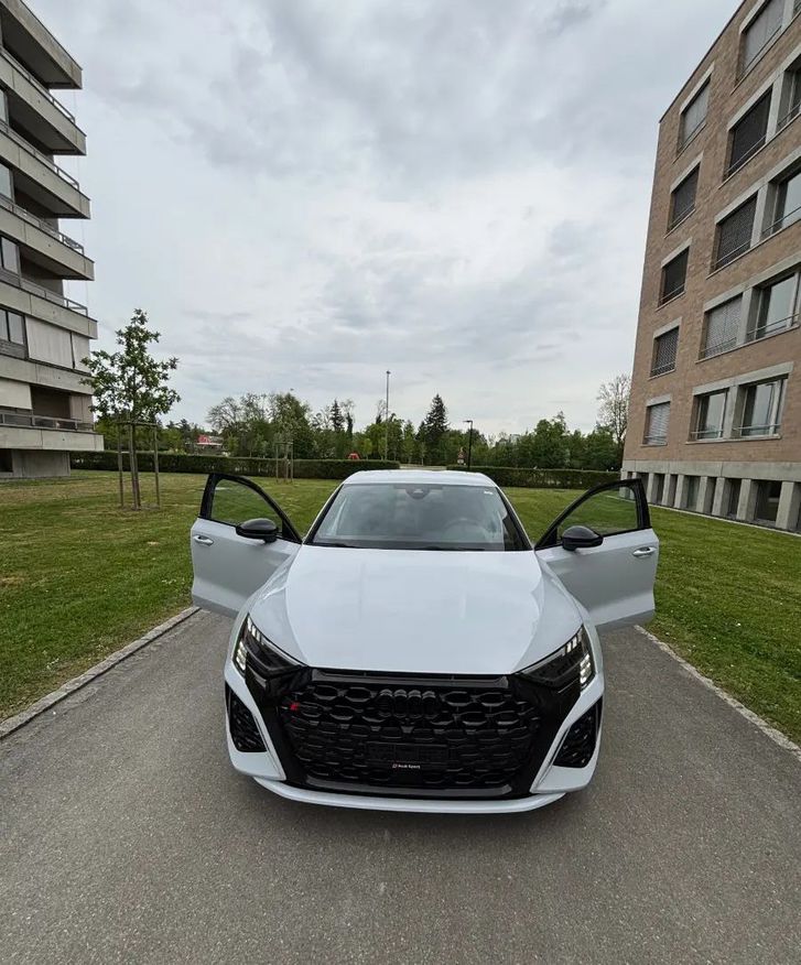 Audi RS3 Limousine 2026 - Leistungsstark & Stilvoll Audi Audi RS3 Limousine 2.5 TFSI quattro S-Tronic