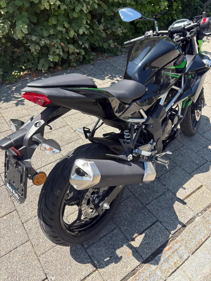 Kawasaki Z125 - Top gepflegtes Einsteiger-Motorrad KAWASAKI KAWASAKI Z 125
