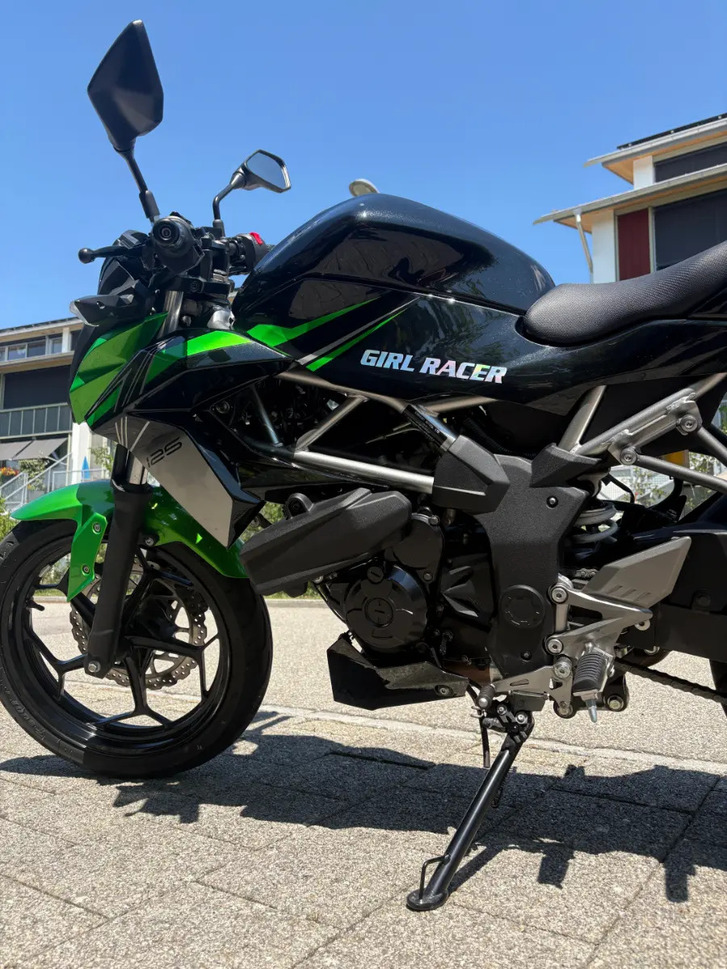 Kawasaki Z125 - Top gepflegtes Einsteiger-Motorrad KAWASAKI KAWASAKI Z 125