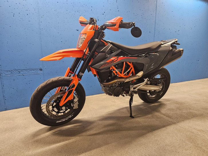KTM 690 SMC R KTM 690 SMC R