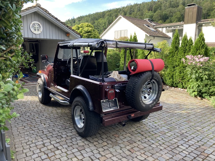 Jeep CJ-7 V8 Laredo - Klassiker mit Power JEEP JEEP CJ-7 5.0 V8