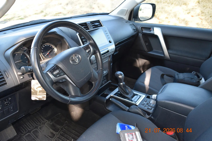 Robuster Toyota Land Cruiser 2.8 D 204 Comfort Toyota Toyota Land Cruiser 2.8 D 204 Comfort