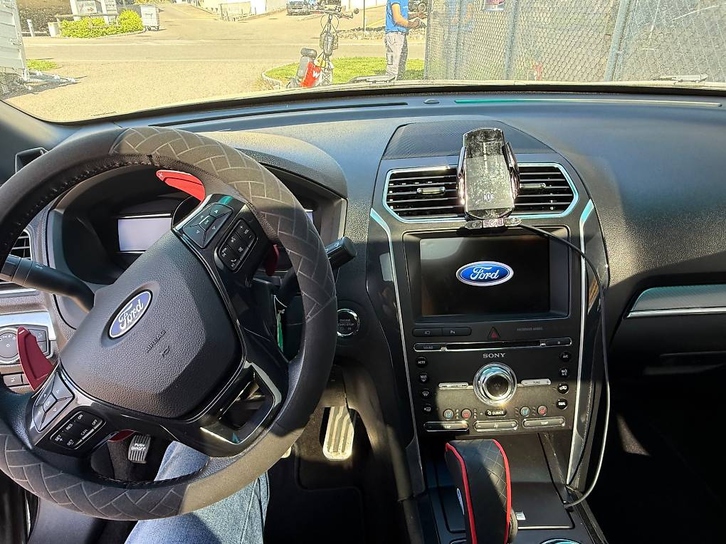 Ford Explorer 3.5 V6 EcoBoost 4WD, 7-Sitzer, Top Zustand FORD FORD Explorer 3.5 V6 EcoBoost 4WD