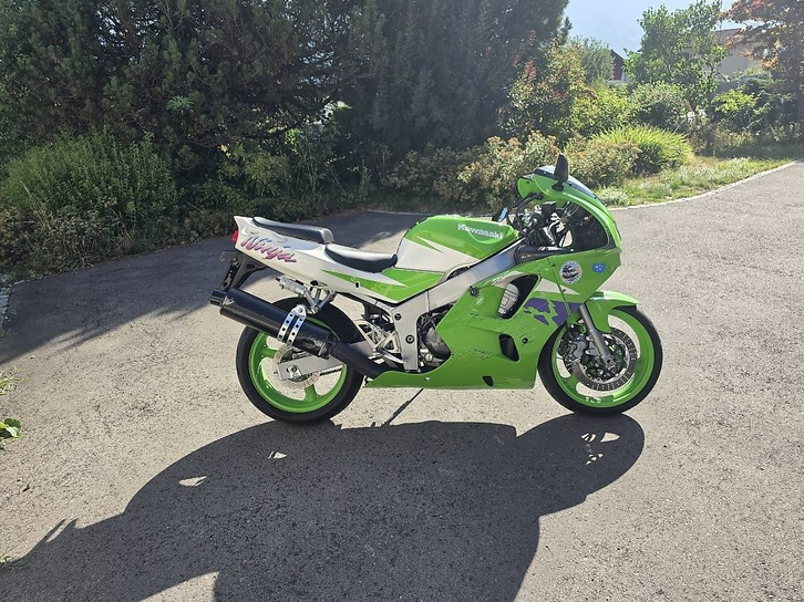 KAWASAKI Ninja ZX-6R KAWASAKI Ninja ZX-6R