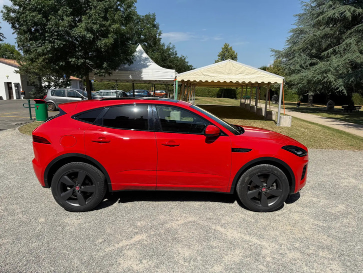 Jaguar E-Pace 2.0 T 200 Chequered Flag AWD