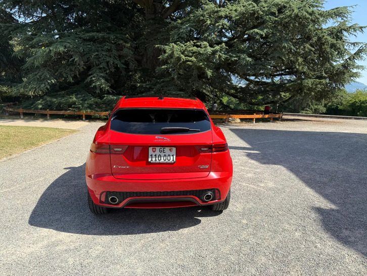 Jaguar E-Pace 2.0 T 200 Chequered Flag AWD