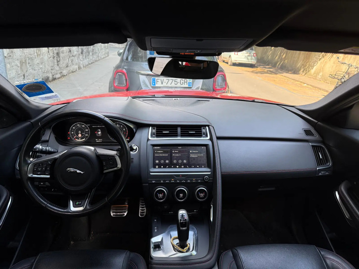 Jaguar E-Pace 2.0 T 200 Chequered Flag AWD