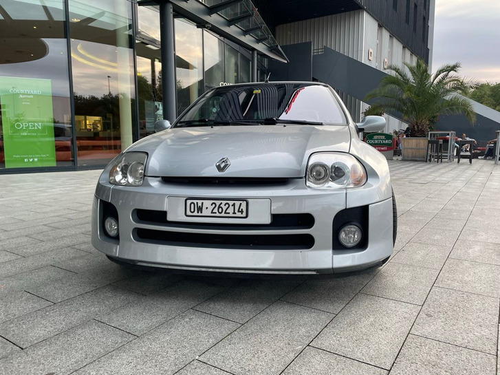 Renault Clio 3.0 V6 24V Sport Renault Clio 3.0 V6 24V Sport
