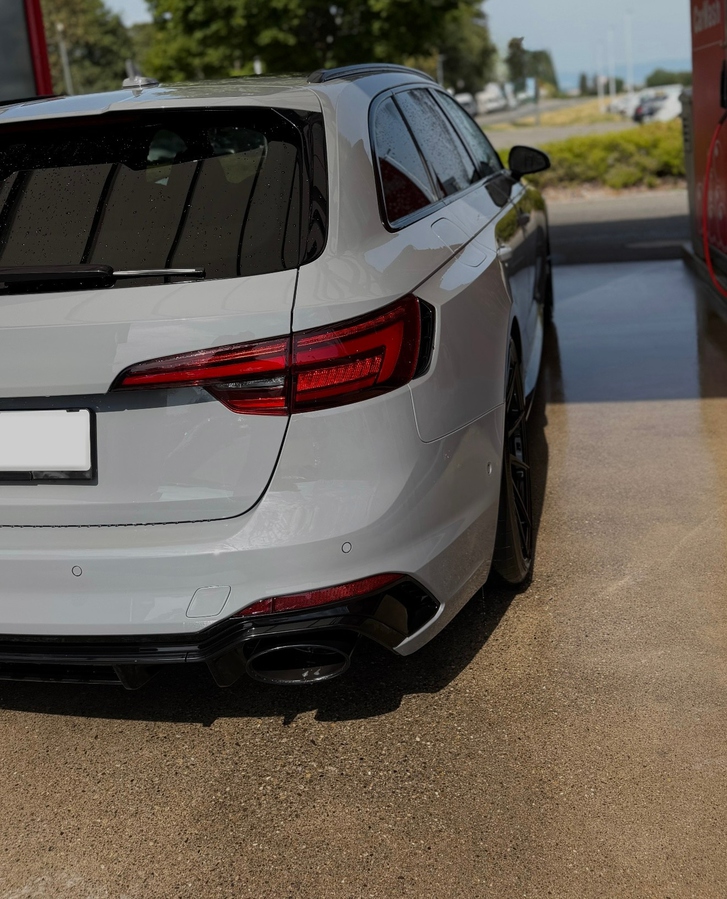 Audi RS4 Avant 2.9 V6 TFSI quattro Top-Zustand Audi Audi RS4 Avant 2.9 V6 TFSI quattro T-Tronic