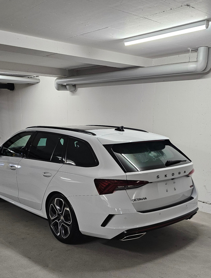 Skoda Octavia Combi 2.0 TSI RS DSG - Top Ausstattung Skoda Skoda Octavia Combi 2.0 TSI RS DSG
