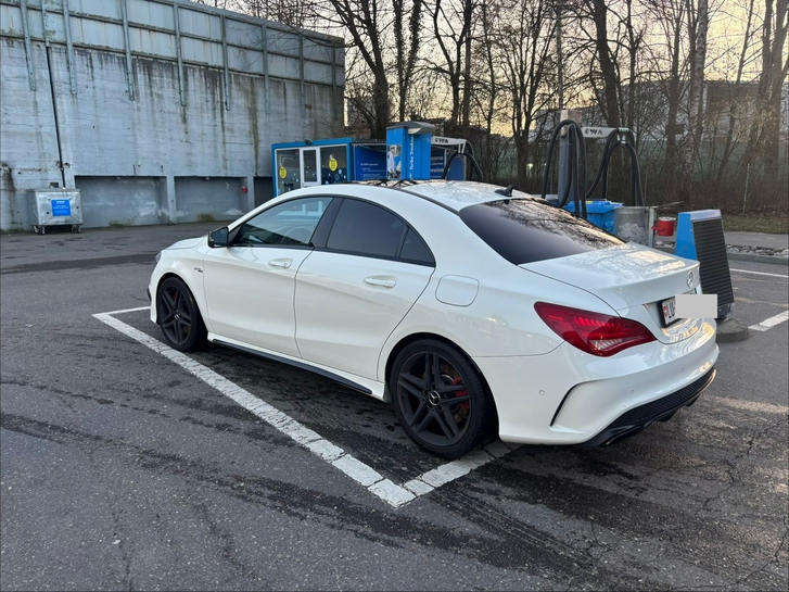 Mercedes-Benz CLA-Klasse C117 CLA 45 AMG 4m