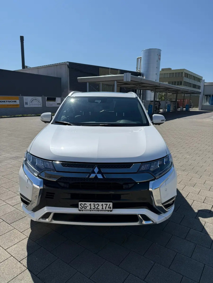 Mitsubishi Outlander 2.4 PHEV Diamond+ Mitsubishi Outlander 2.4 PHEV Diamond+