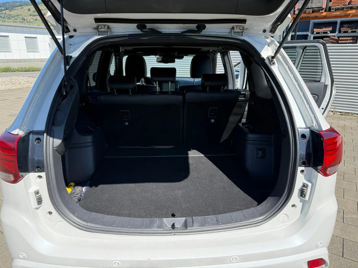 Mitsubishi Outlander 2.4 PHEV Diamond+ 4WD 2021 Mitsubishi Mitsubishi Outlander 2.4 PHEV Diamond+