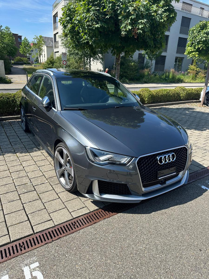 Audi RS3 Sportback 2.5 T FSI quattro S-Tronic Audi RS3 Sportback 2.5 T FSI quattro S-Tronic