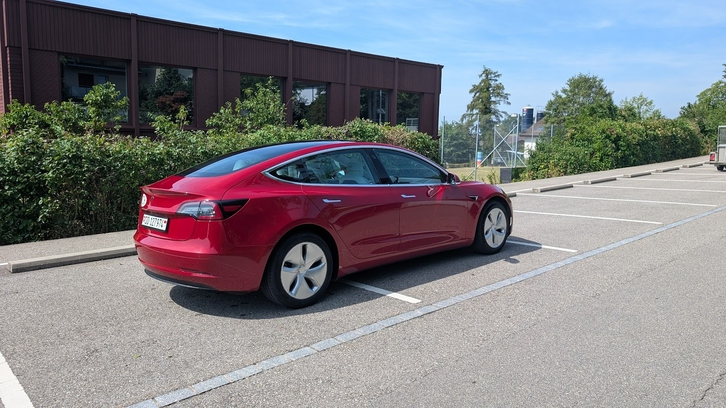 Tesla Model 3 Long Range D