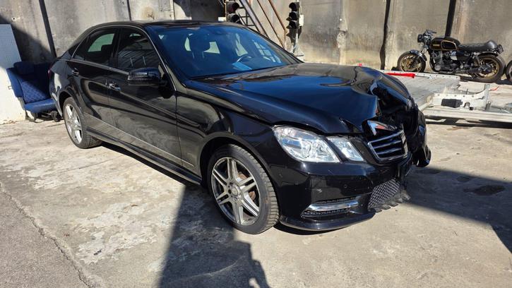 Mercedes-Benz E 500 V8 4Matic Unfallwagen Verkaufen Mercedes-Benz Mercedes-Benz E-Klasse W212 E 500 V8 BlueEF Eleg. 4matic