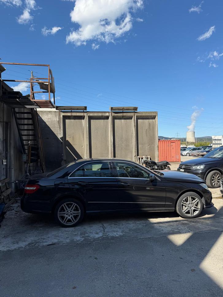 Mercedes-Benz E 500 V8 4Matic Unfallwagen Verkaufen Mercedes-Benz Mercedes-Benz E-Klasse W212 E 500 V8 BlueEF Eleg. 4matic