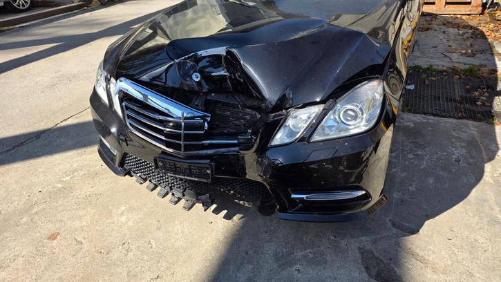 Mercedes-Benz E 500 V8 4Matic Unfallwagen Verkaufen Mercedes-Benz Mercedes-Benz E-Klasse W212 E 500 V8 BlueEF Eleg. 4matic