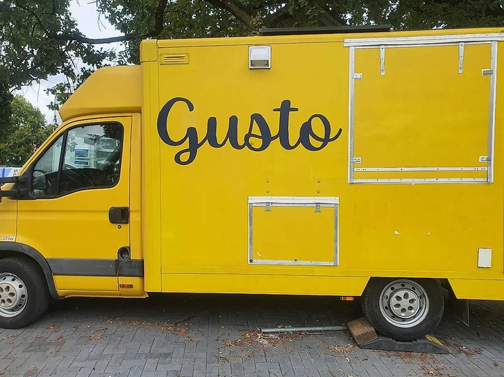 IVECO DAILY 35 S 11 Foodtruck mit Profi-Ausstattung IVECO IVECO DAILY 35 S 11 Foodtruck/Imbisswagen