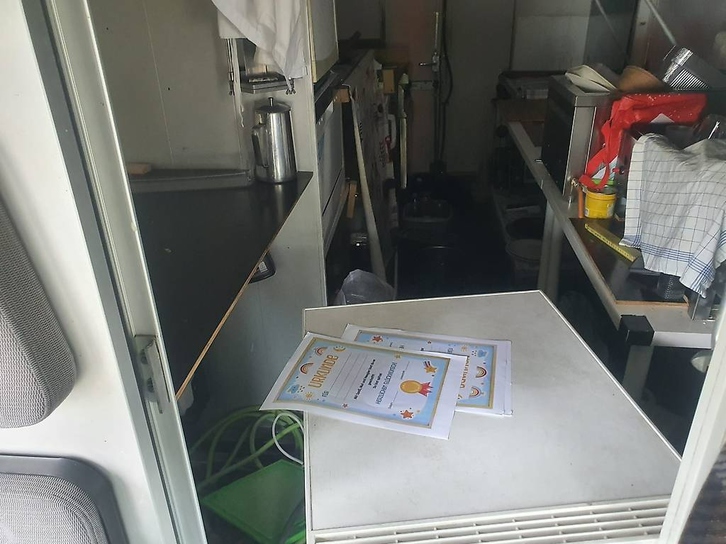 IVECO DAILY 35 S 11 Foodtruck mit Profi-Ausstattung IVECO IVECO DAILY 35 S 11 Foodtruck/Imbisswagen