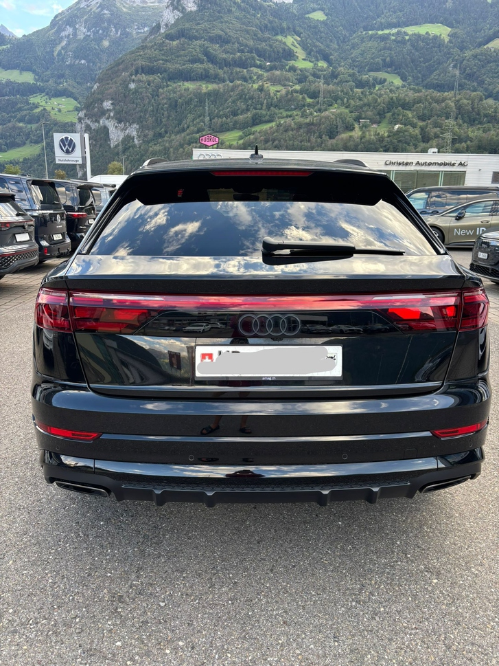 Audi Q8 3.0 55 TFSI quattroâLuxuriöser SUV Audi Audi Q8 SUV 3.0 55 TFSI quattro T-Tronic