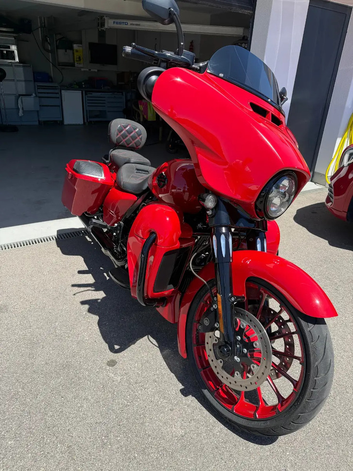 HARLEY-DAVIDSON FLHXSE Street Glide CVO 117 ABS