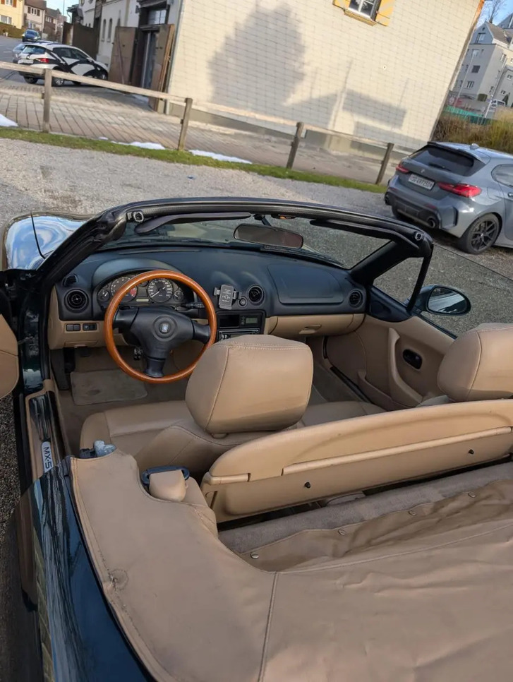Mazda MX-5 1.8i Youngster - Sportwagen in Top Zustand Mazda Mazda MX-5 1.8i-16V Youngster