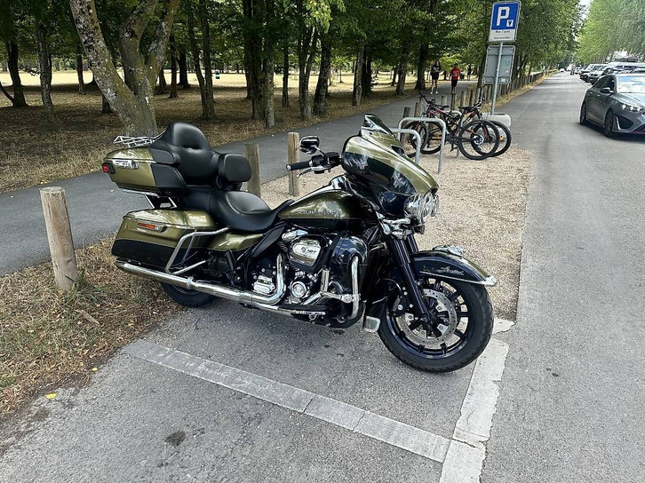Harley-Davidson FLHTKL Electra Glide, selten! HARLEY-DAVIDSON HARLEY-DAVIDSON FLHTKL Electra Glide Ultra Limited Low ABS