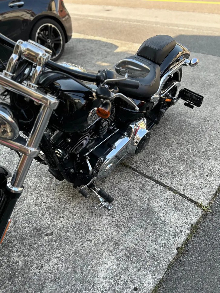 Harley-Davidson FXSB 103 Breakout - Wenig Kilomter HARLEY-DAVIDSON HARLEY-DAVIDSON FXSB 103 Breakout