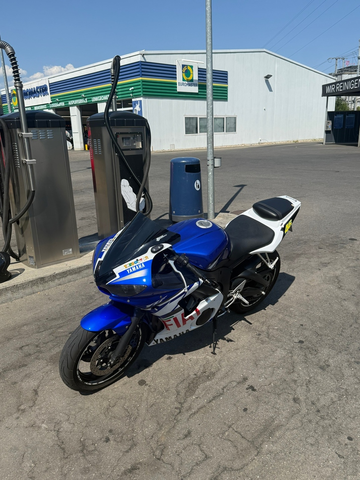 Yamaha YZF-R6 25kW Motorrad zu verkaufen YAMAHA YAMAHA YZF-R6 (25kW)
