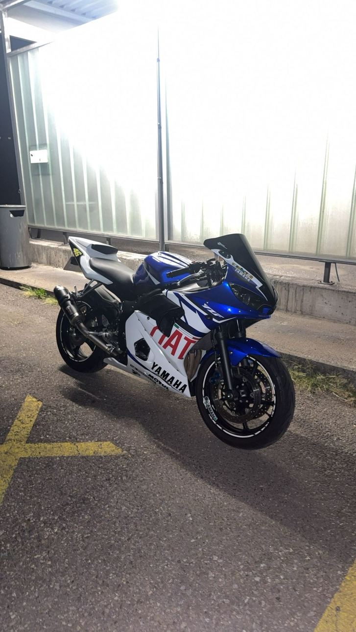 Yamaha YZF-R6 25kW Motorrad zu verkaufen YAMAHA YAMAHA YZF-R6 (25kW)