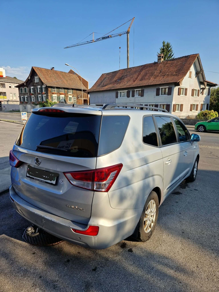 SsangYong Rodius SV 200 4WD, Top Ausstattung, CH SsangYong SsangYong Rodius SV 200 e-XDi 4WD Sapphire