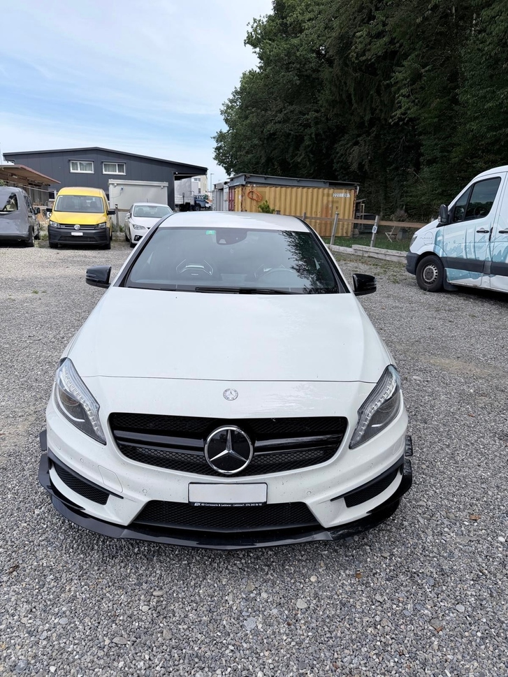Leistungsstarker Mercedes-Benz A 45 AMG 4MATIC Mercedes-Benz Mercedes-Benz A-Klasse W176 A 45 AMG 4m