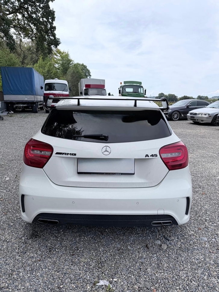 Leistungsstarker Mercedes-Benz A 45 AMG 4MATIC Mercedes-Benz Mercedes-Benz A-Klasse W176 A 45 AMG 4m