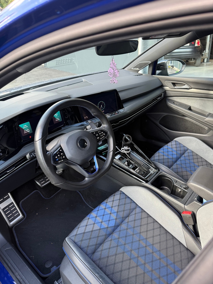 VW Golf VIII 2.0 TSI R DSG 4motion