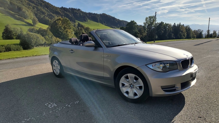 BMW 1er Cabrio 120i E88 - Top Zustand in Wald ZH BMW BMW 1er Reihe E88 Cabrio 120i