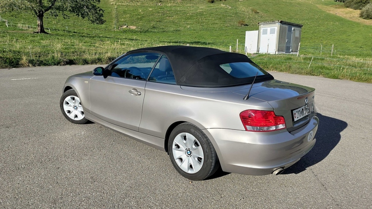 BMW 1er Cabrio 120i E88 - Top Zustand in Wald ZH BMW BMW 1er Reihe E88 Cabrio 120i