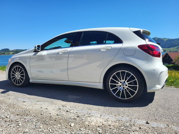 Mercedes-Benz A 220 AMG Line W176 - Top Ausstattung Mercedes-Benz Mercedes-Benz A-Klasse W176 A 220 AMG Line 4m